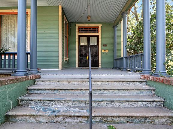 5th image of 611 NW 3rd St