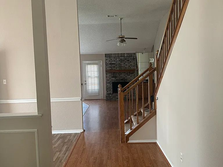 1441 Warwick Dr — Photo 25