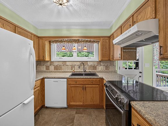 4th image of 2650 Oak Park Dr