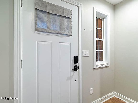 4th image of 121 Graystone Ct