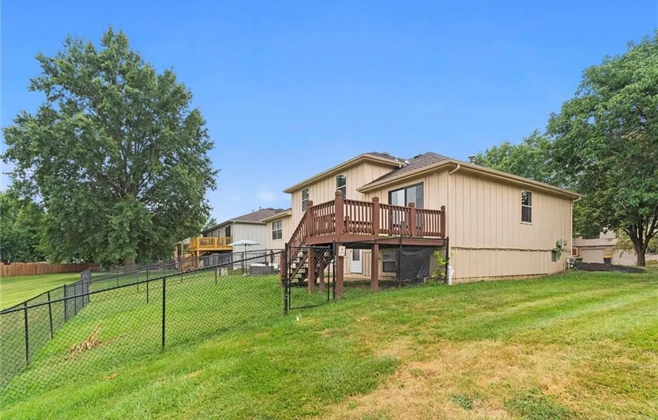 3 bed, 1084 sqft, $2,285 — Photo 3