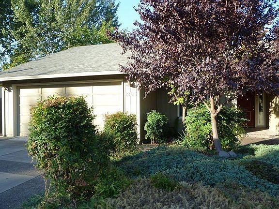 2nd image of 1205 Glengrove Ave