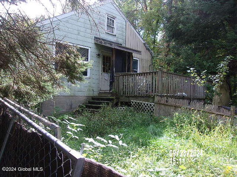 3rd image of 1650 Crescent Road