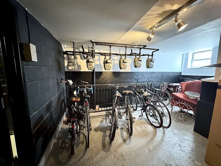 1721 Woodbine St #1R — Photo 12