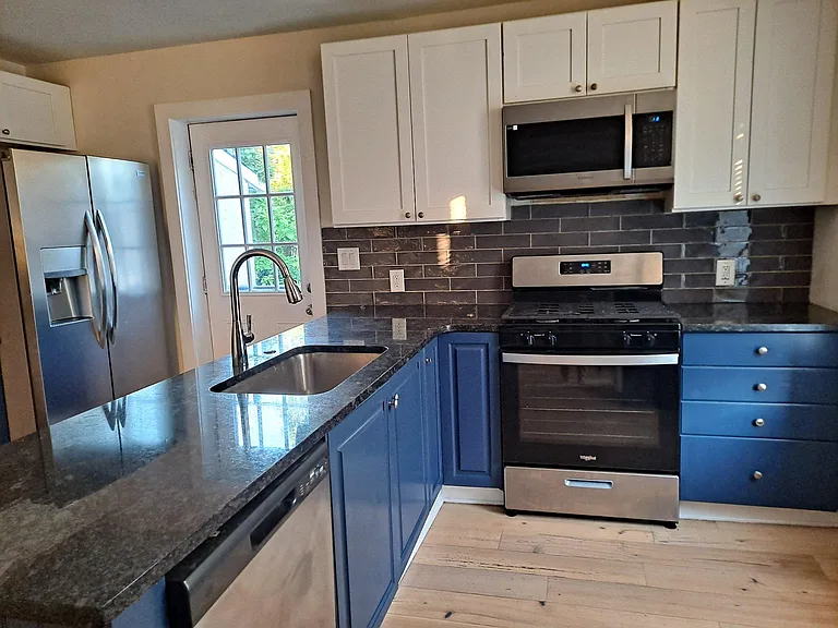 1100 Green St — Photo 7