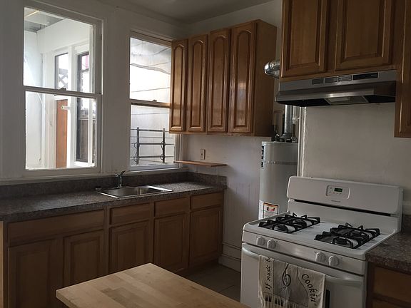 4th image of 152 Wetmore St