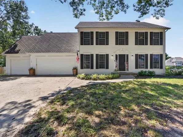 713 NW Eagle Ridge Cir, Lees Summit, MO 64081
