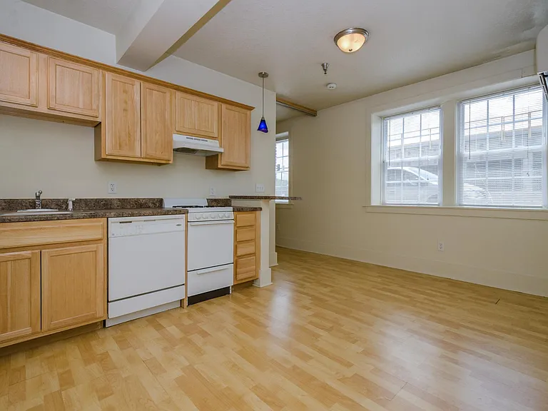 Suites on Lincoln Way — Photo 16