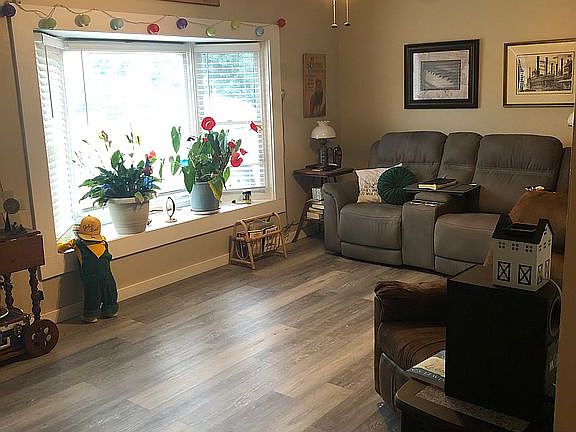2nd image of 144 Hideaway Dr