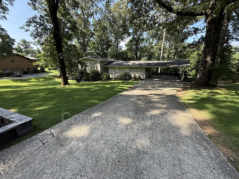3153 Woodhaven Dr — Photo 4
