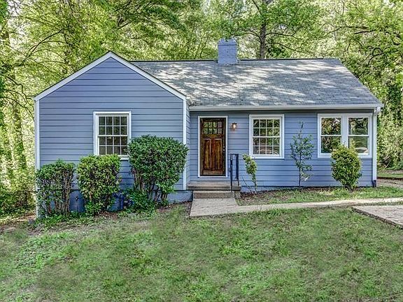 2nd image of 385 Eleanor St SE