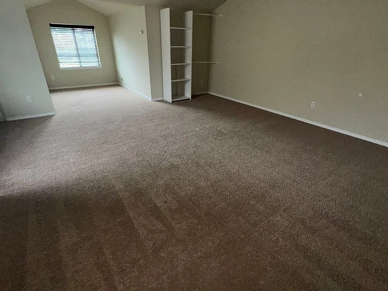 412 NE Miramar Cir — Photo 17