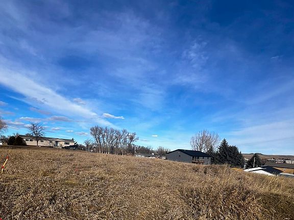 4th image of 221 W Brundage Ln
