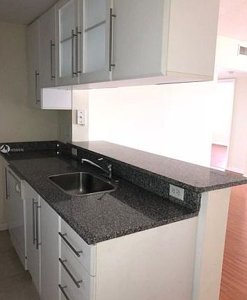 2nd image of 275 NE 18th St Penthouse 4