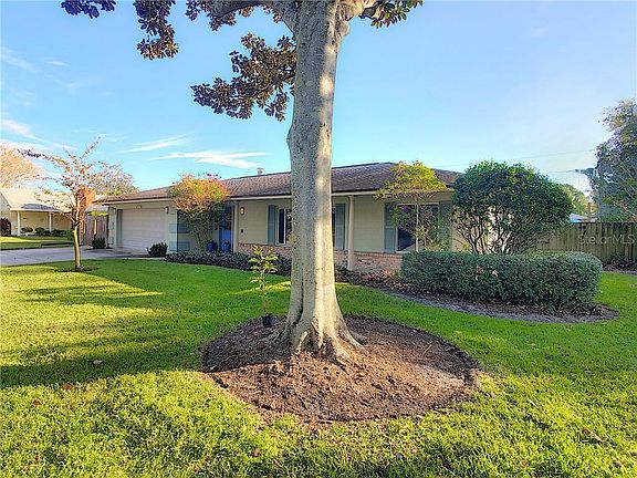 3rd image of 734 Saint Dunstan Way