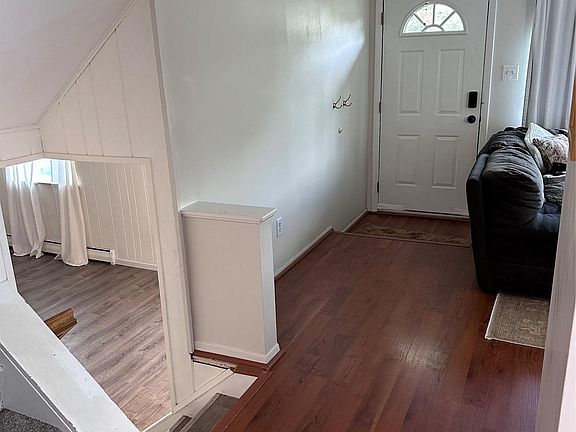 2nd image of 4580 Chadsworth St