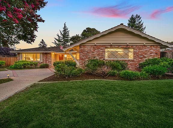 4th image of 487 Valencia Dr