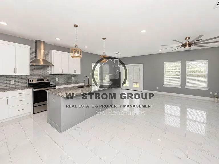 1501 Avenue E — Photo 8