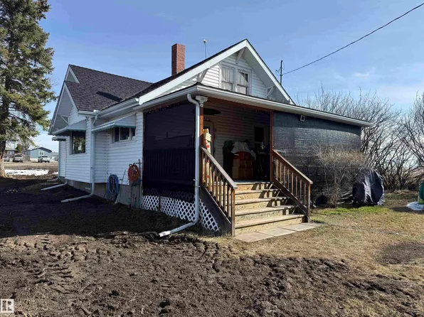 213 8th Ave E, Standard, AB T0J 3G0