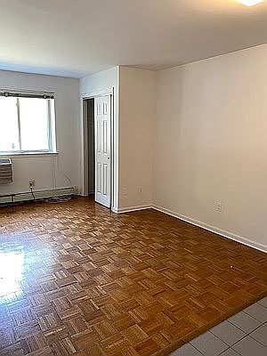 5th image of 3113 30th St APT 1F