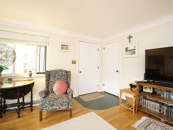 2nd image of 1008 Artwood Dr