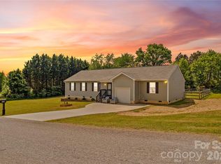 104 Sandtrap Dr, Statesville, NC 28677