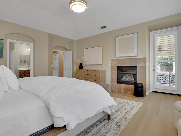 Wisteria Pl — Photo 20