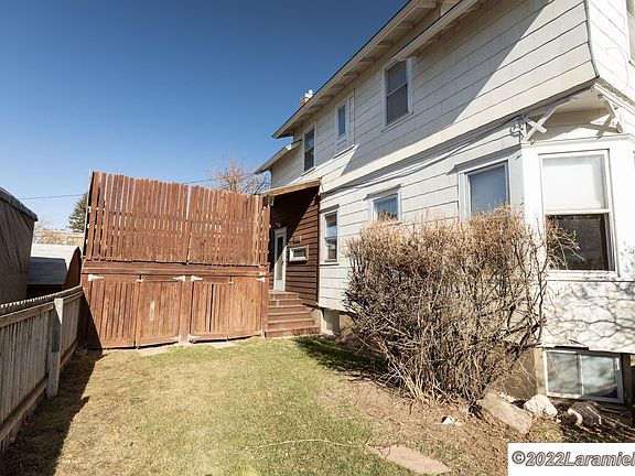 4th image of 1020 E Grand Ave