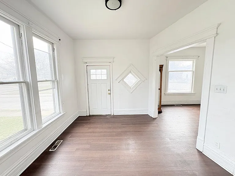 833 N Michigan St — Photo 5