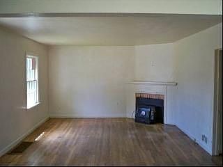 4th image of 104 S Stevens St