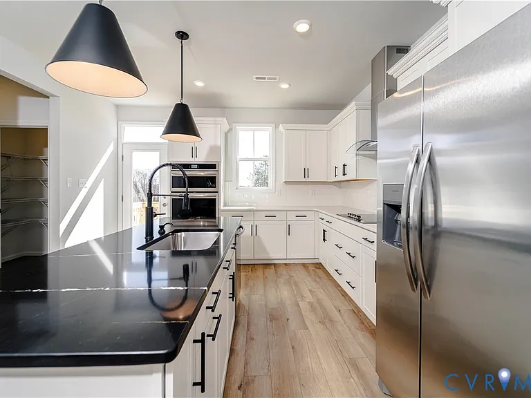 212 Avenda Ln — Photo 7