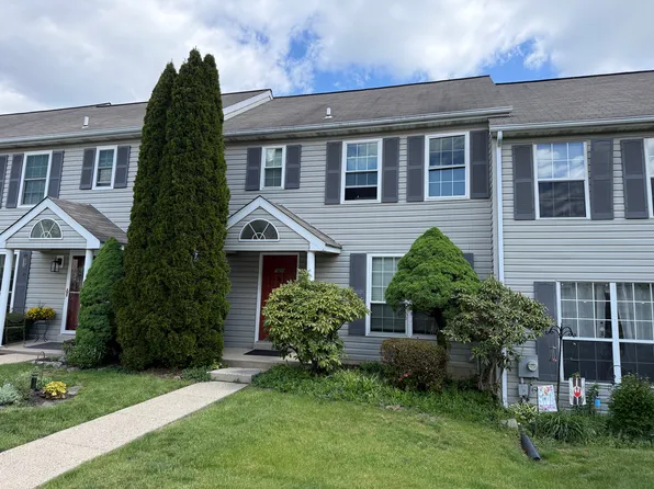 120 Village Dr, Schwenksville, PA 19473