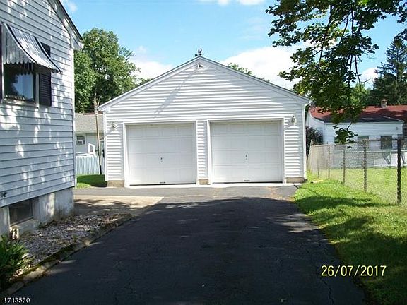 3rd image of 520 Jackson Ave