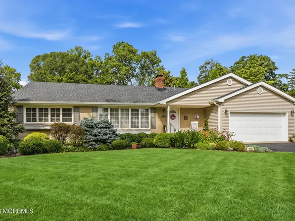 251 Hamiltonian Drive, Middletown, NJ 07701