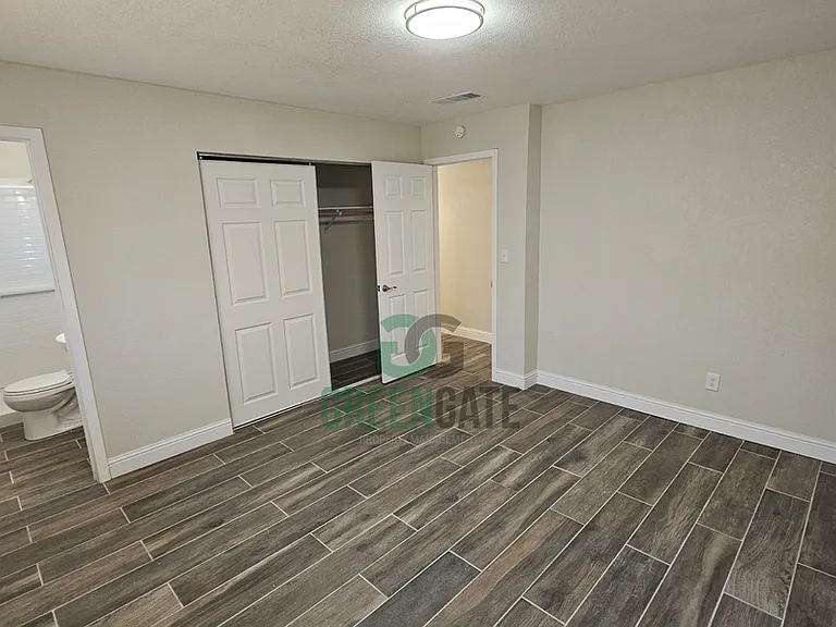 901 Valente Way — Photo 21