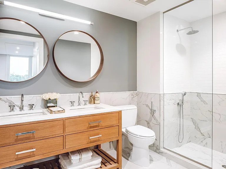 372 9th Luxury Rentals — Photo 77