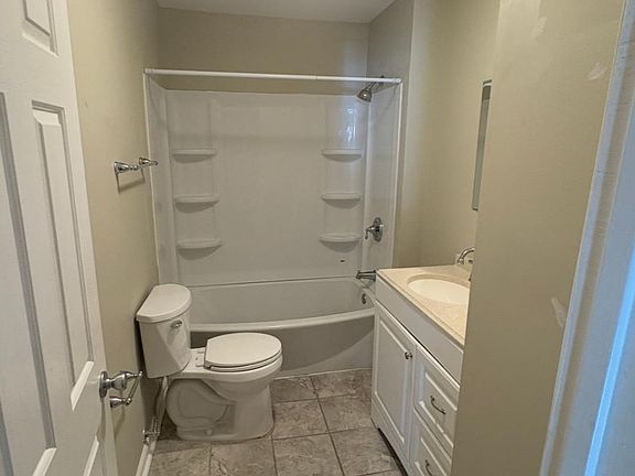 4th image of 128 Shubert St #A