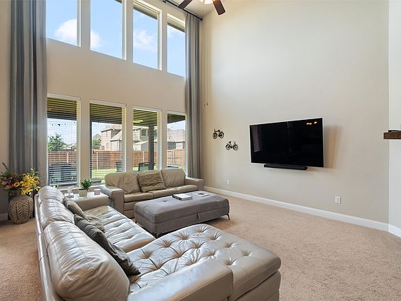 5th image of 341 Vista Park Dr