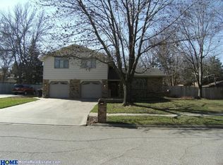 7411 Whitestone Dr, Lincoln, NE 68506