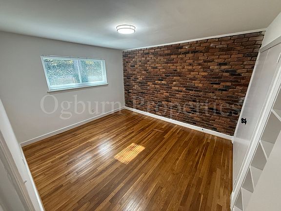 3rd image of 220 N Hawthorne Rd APT C