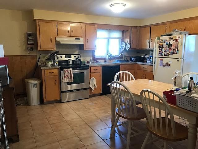 2nd image of 32 Clyde St #1