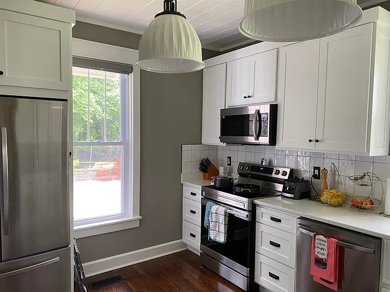 1008 E 2nd St — Photo 8