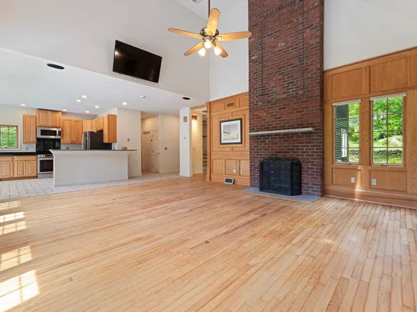 28 Vincent Rd, Mendon, MA 01756
