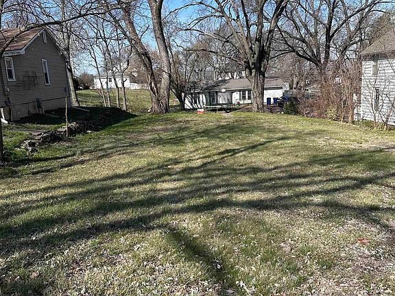 3rd image of 618 Locust St