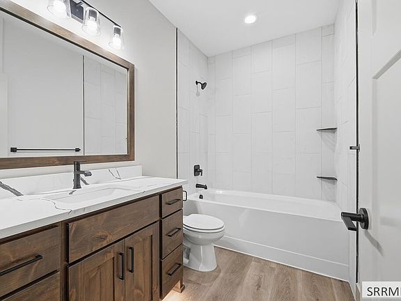 5th image of 2464 Old Canyon Dr