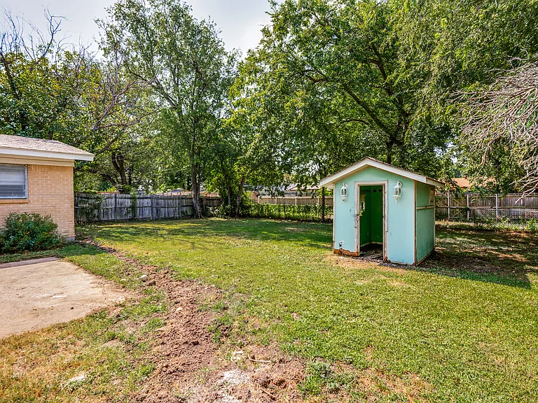 1818 Highland Dr — Photo 23