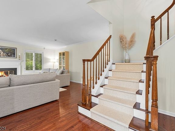 4th image of 2 Avery Ct