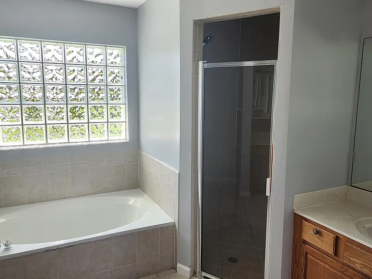 425 SW McComb Ave — Photo 9