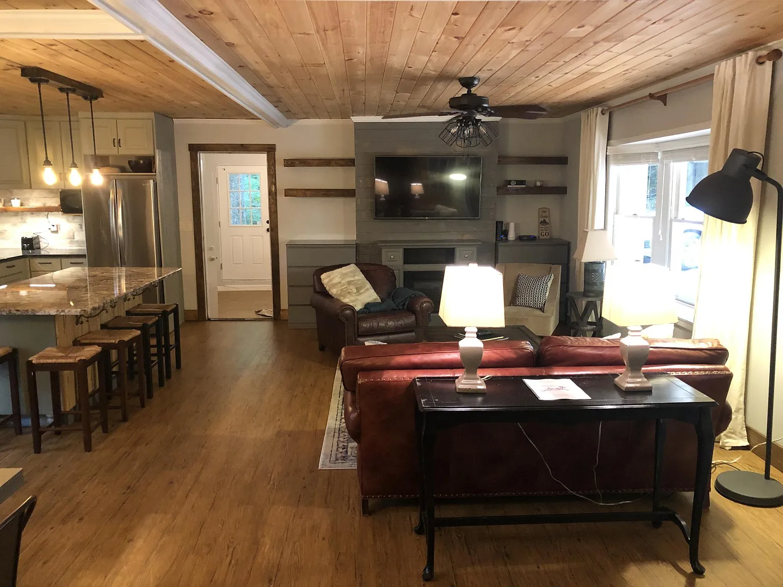 321 Owens Dr — Photo 2
