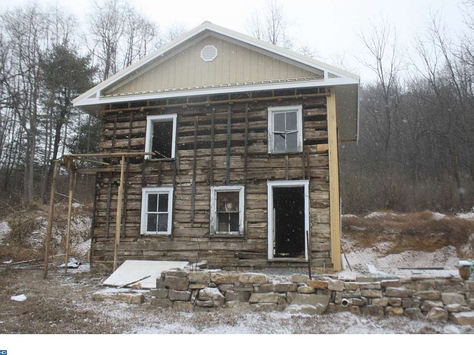 1st image of 427 Green Tree Dr